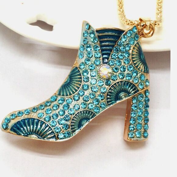🩵 Betsey Johnson stunning & sparkling aqua ankle boot pendant necklace 🩵 - Picture 4 of 4